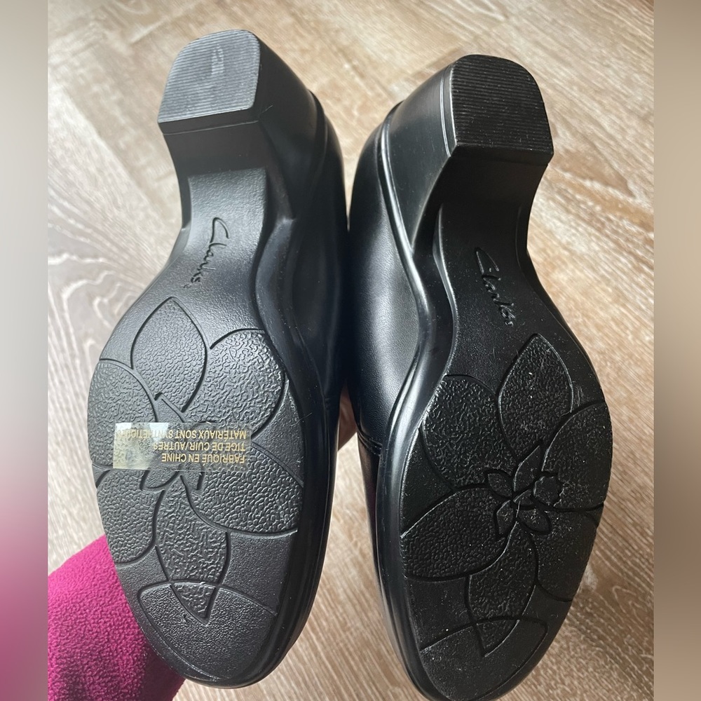 Clarks Black Leather Shooties 6 1/2 - Picture 3 of 4